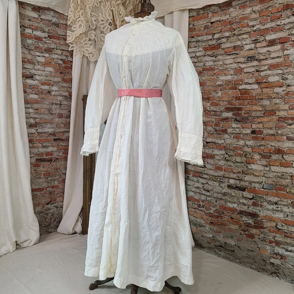Antique 1850s 1860s White Nightgown Civil War Era Cotton Robe Eyelet Drop Sleeve - Picture 1 of 16